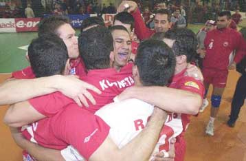 Στους «4» της Ευρώπης επικρατώντας της Κνακ με 3-0