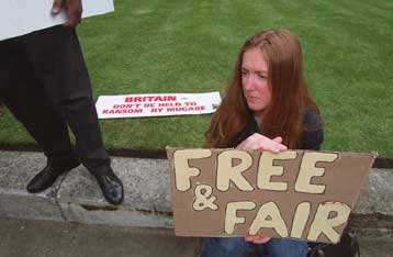 Υπόσχεται εκκαθάριση της λευκής μειονότητας στη Ζιμπάμπουε