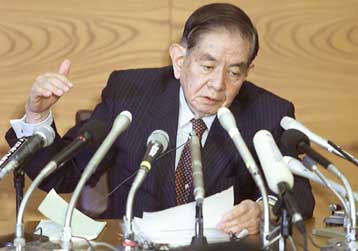 Φήμες για παραίτηση Μόρι – Πτώση του Nikkei