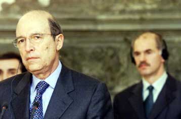 Με το όνομα της ΠΓΔΜ πρώτο θέμα στις «αποσκευές» του αναχωρεί ο Κ.Σημίτης