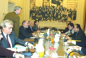 Υιοθετούν οι βιομήχανοι τις θέσεις των συνδικαλιστών