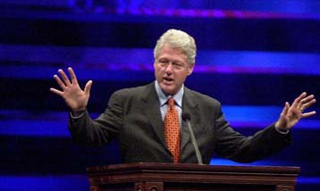 Zητά από το γαμπρό του να δώσει πίσω τα χρήματα