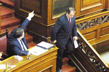 Ένταση με την πρόταση για τα οικονομικά των κομμάτων