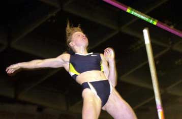 Με 4,65μ. στο επί κοντώ – Ο Πεντρόζο 8,31μ. στο μήκος