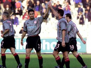 Μη δώσετε το δικαίωμα να σας αμφισβητήσουν, είπε στους παίκτες ο Τ.Λεμονής