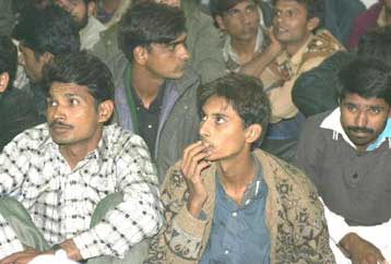 Αγρότης προσπαθούσε να τους περάσει σε ελληνικό έδαφος