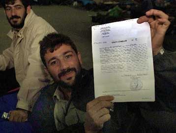 Παρέλαβαν τις οκταήμερες άδειες ελεύθερης κυκλοφορίας