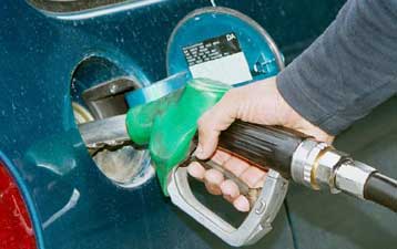 Φθηνότερη η βενζίνη, ακριβότερο το πετρέλαιο