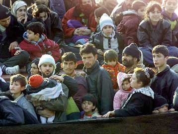 Οκταήμερη άδεια παραμονής χορηγούν οι γαλλικές Αρχές στους Κούρδους λαθρομετανάστες