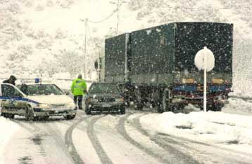 Βροχές, χιόνια και ηλιοφάνεια το τριήμερο