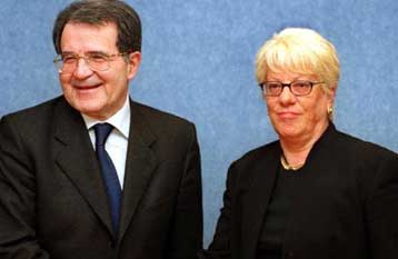 Καταγγέλλει την απροθυμία των Σέρβων να παραδώσουν τους εγκληματίες πολέμου