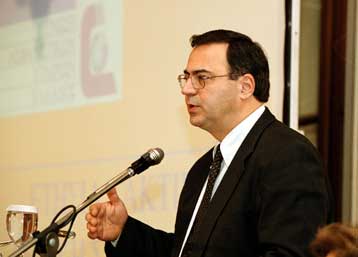 Αντιτίθεται στην αναδιάρθρωση των υπηρεσιών τουρισμού