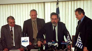 «Δήθεν» xαρακτηρίζει τα σκάνδαλα