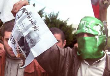 Διασπασμένοι οι Εργατικοί – Οι Παλαιστίνιοι ζητούν την προστασία του ΟΗΕ