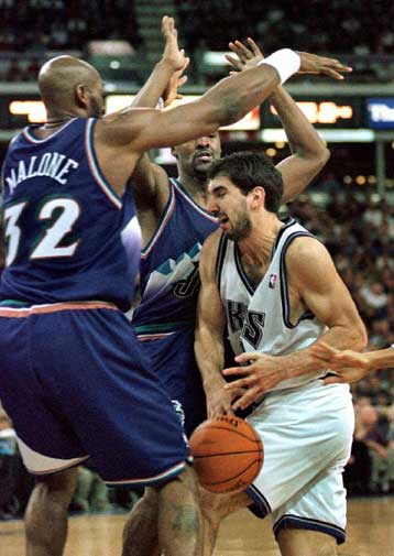 Πέρασε από το Σακραμέντο η Γιούτα, τέταρτη σερί νίκη για τους Γκρίζλις