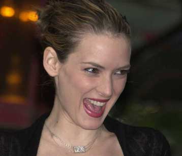 Γουινόνα Ράιντερ και Ανταμ Σάντλερ το πρωταγωνιστικό ζευγάρι