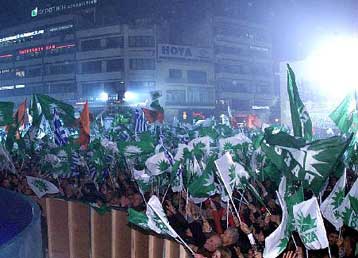 «Ναι» στον ήλιο και τον πυρσό λένε οι ψηφοφόροι ΠΑΣΟΚ και ΝΔ