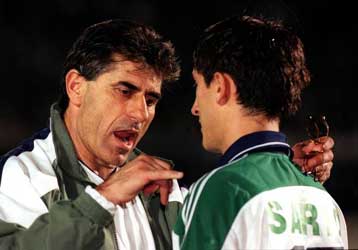 Βλάοβιτς, Σάριτς επειδή… τράκαραν, και Φλίπσεν, Βίλα επειδή καθυστέρησαν