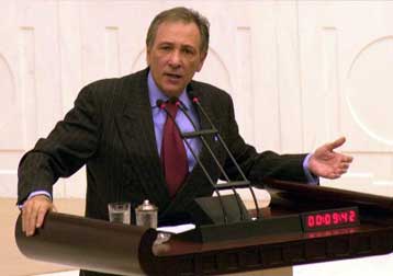 Ο Τζεμ προτείνει τριμερείς συνομιλίες με Αρμενία και Αζερμπαϊτζάν