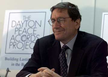 Ο Μπους διορίζει τον Τζον Νεγκροπόντε διάδοχο του Χόλμπρουκ