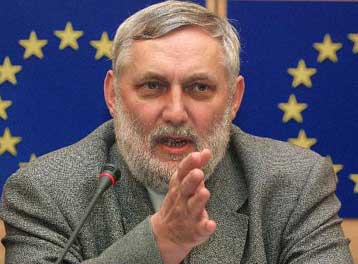 Υπεραμύνεται ο επίτροπος Φραντς Φίσλερ