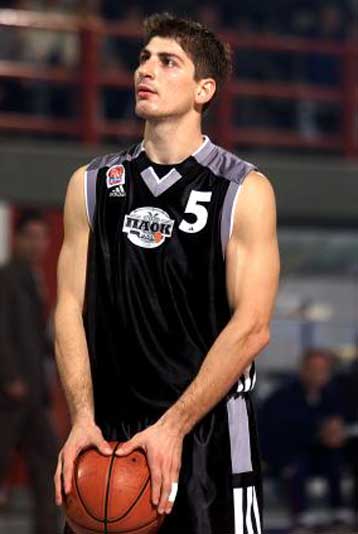 Ο Λιαδέλης αρνείται ότι έκανε αποχή, αλλά δεν πηγαίνει στο Ηράκλειο