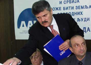 Οι υποψίες στρέφονται στους υποστηρικτές του Μιλόσεβιτς