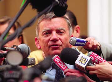 Βοήθεια από την ΕΕ και άλλα μέτρα εξετάζει το Παρίσι