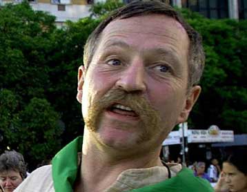 Ο Μποβέ δικάζεται για επίθεση σε ΜcDonalds