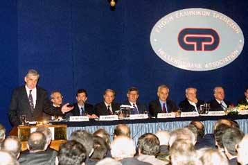 Έως το Μάρτιο η ρύθμιση για τις τράπεζες, υποσχέθηκε ο Παπαντωνίου