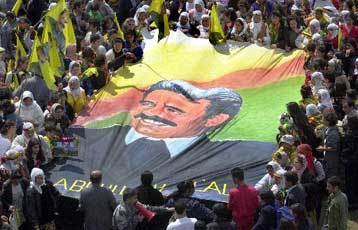 Σε μαζικές διαδηλώσεις καλεί τους Κούρδους το PKK