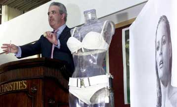 Τα 22 εκατομμύρια δραχμές άγγιξε το μπικίνι της Αντρες