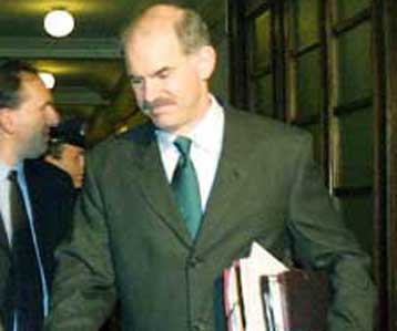 Δεν υπάρχει προς το παρόν λύση στο θέμα της ονομασίας, τονίζει η κυβέρνηση