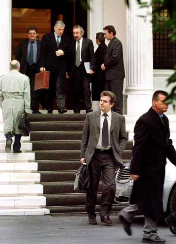 Εγρήγορση ζήτησε ο Κ.Σημίτης, θεσμικές τομές η Γ.Αγγελοπούλου