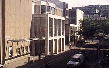 To «Θρίλερ του έρωτα» στο θέατρο Πίκοκ