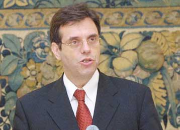 «Mας απαγορεύει να συμμετάσχουμε στις διαπραγματεύσεις»