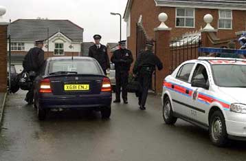 Η βρετανική αστυνομία συνέλαβε τέσσερις υπόπτους