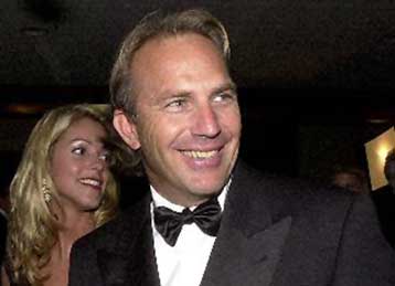 Thirteen days, «Η ομορφούλα του μπέτελνατ» και Inugami την Τρίτη στο Βερολίνο