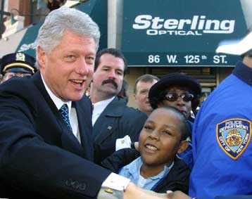 Στη συνοικία των μαύρων της Νέας Υόρκης εγκαθιστά το γραφείο του