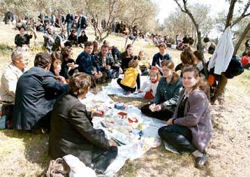 Οι «Φίλοι της Γενναδίου» γιορτάζουν παραδοσιακά