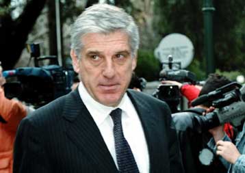 Στα όρια του προϋπολογισμού θα πρέπει να συγκρατηθούν μισθοί και συντάξεις