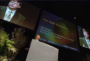 Πρώτη παρουσίαση του «διάσημου» λειτουργικού από τον Μπιλ Γκέιτς