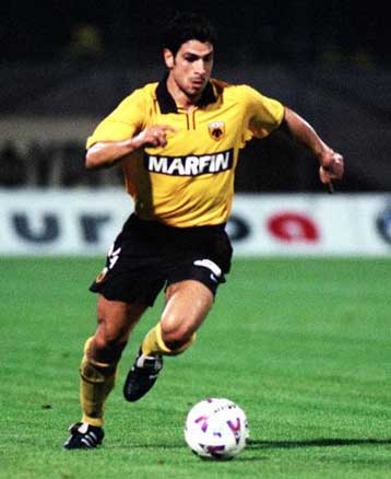 Μάντσεστερ και Λίβερπουλ «παρακολουθούν» τον Ακη Ζήκο