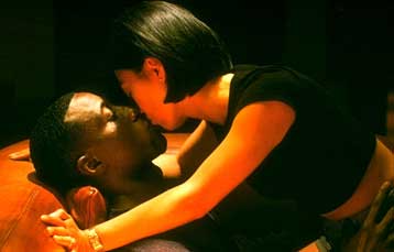 Ραγδαία αύξηση σκηνών και αναφορών με σεξουαλικό περιεχόμενο