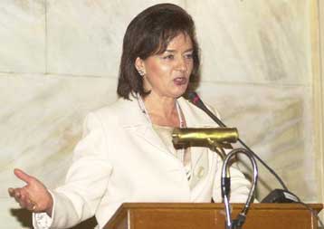 Διαψεύδει τα σενάρια η Βάσω Παπανδρέου