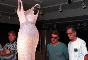 Στο σφυρί 74 προσωπικά της αντικείμενα