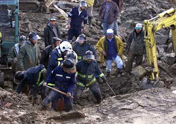 Στους 94 οι νεκροί από τις κατολισθήσεις που προκάλεσε η κακοκαιρία