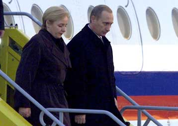 Στο μικροσκόπιο οι σχέσεις των δύο πρώην σοβιετικών δημοκρατιών