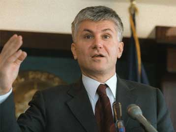 Το Βελιγράδι αρνείται να παραδώσει τον Μιλόσεβιτς