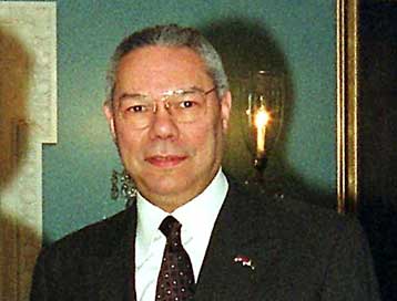 Αναγγέλλει επίσκεψη στη Συρία και υπόσχεται παρέμβαση Μπους